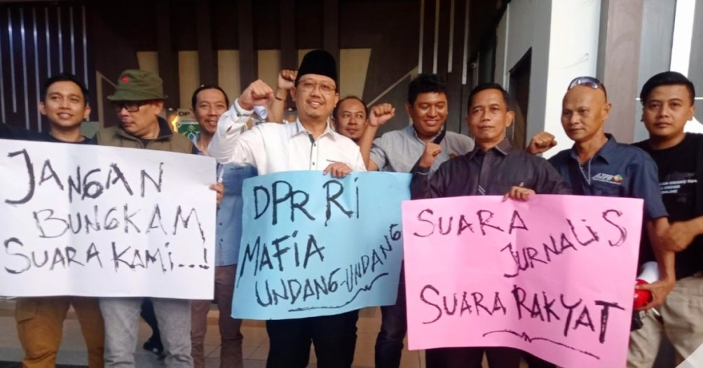 Koalisi Pers Pasuruan Gelar Aksi Demo Menolak Keras RUU&nbsp;Penyiaran