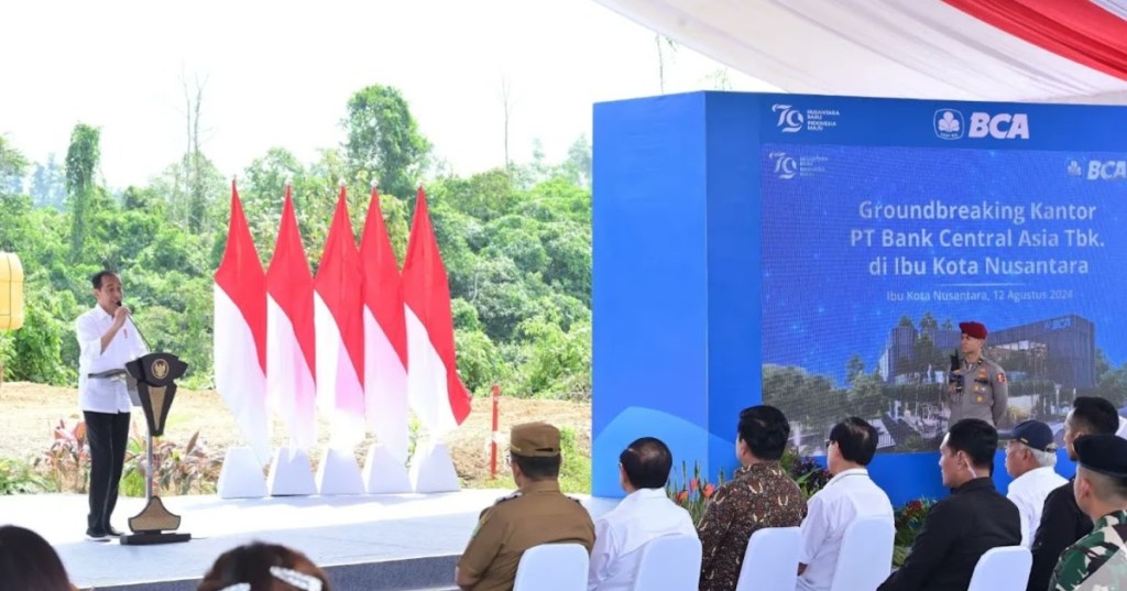 Jokowi Letakkan Batu Pertama untuk Pembangunan Bank BCA di&nbsp;IKN